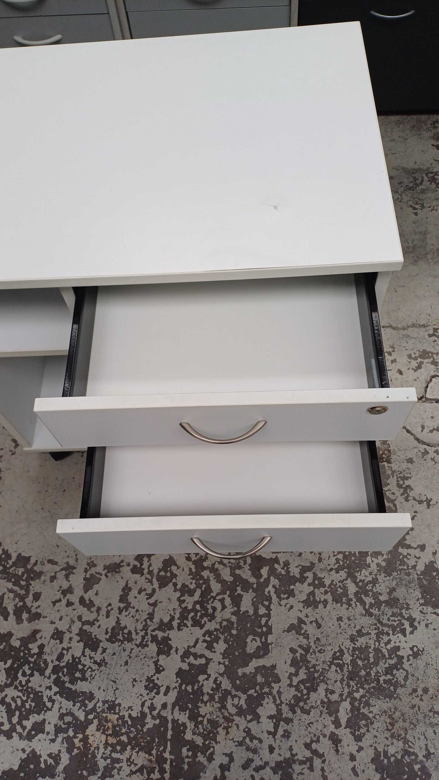 Cabinet with Wheels and Right-side Drawers - White