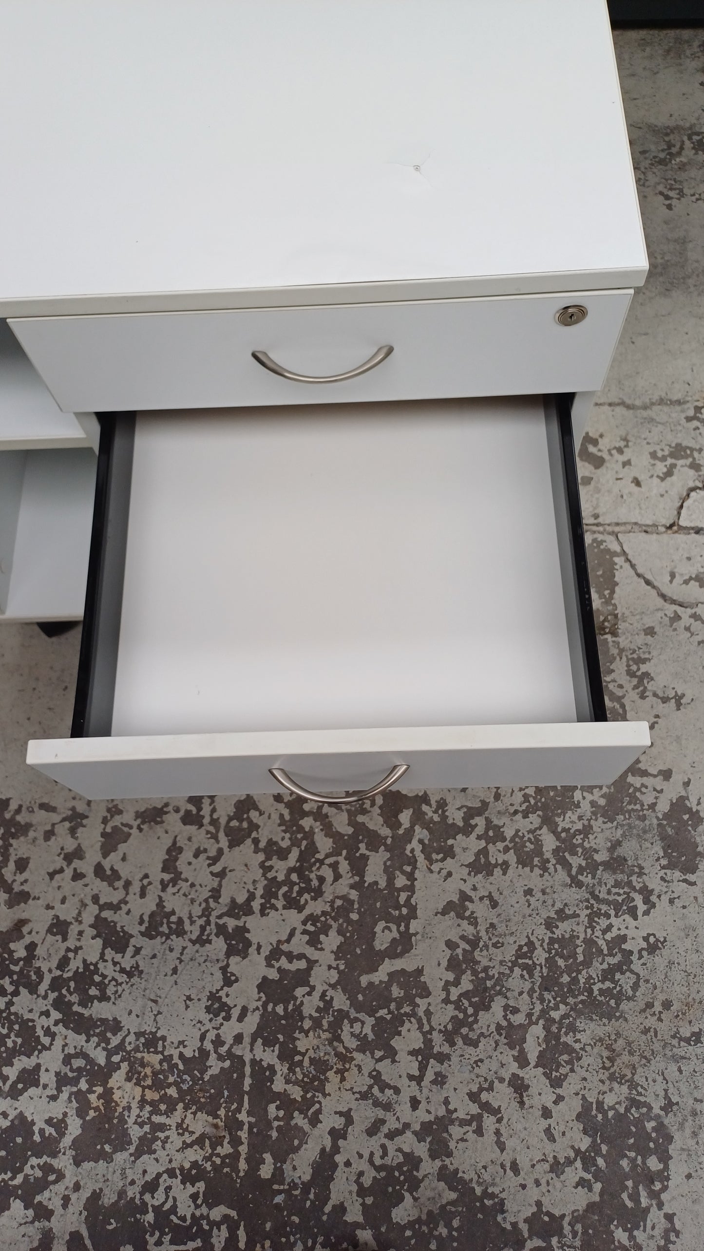 Cabinet with Wheels and Right-side Drawers - White