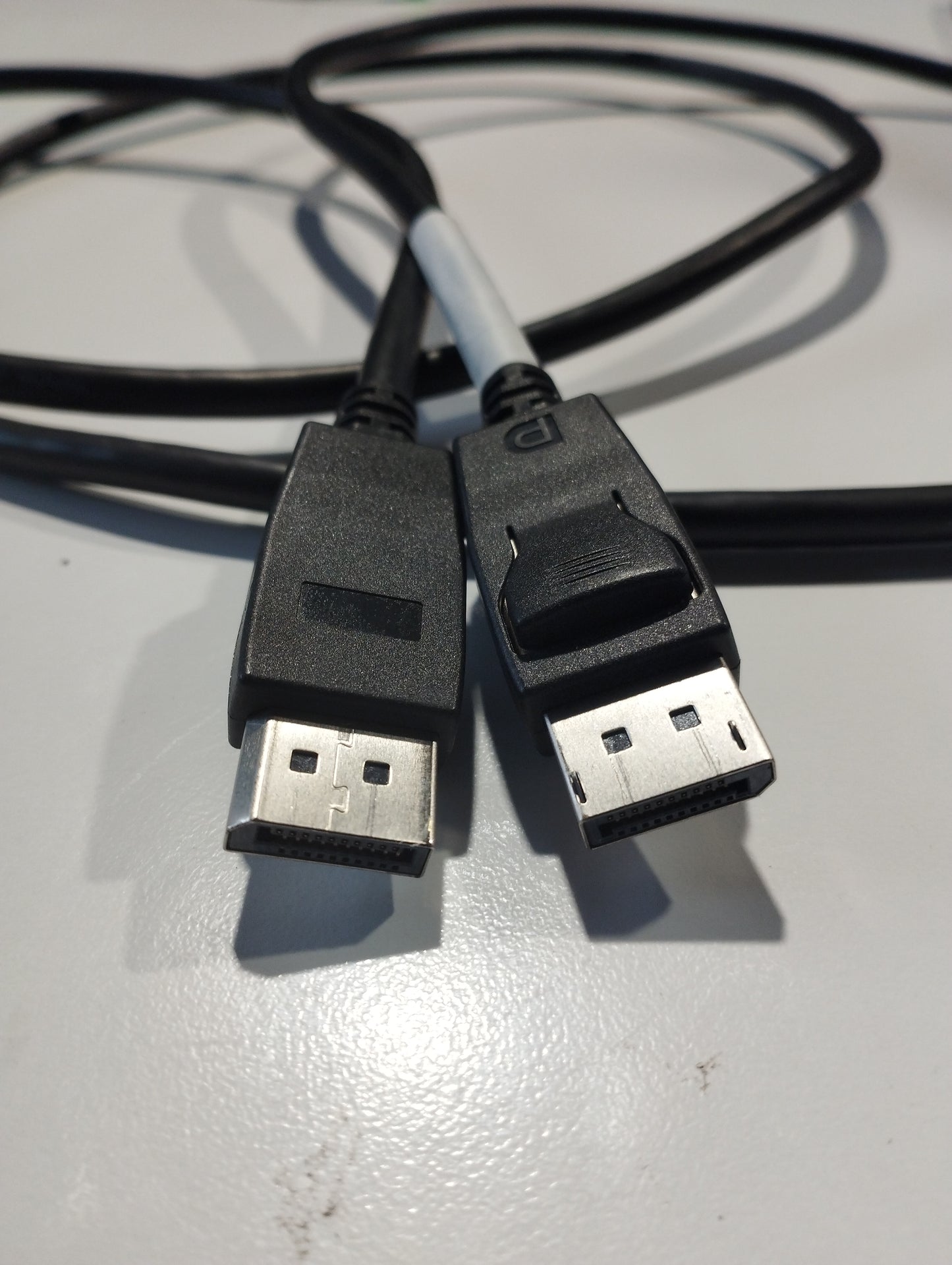 DisplayPort to DisplayPort cable-1.8m