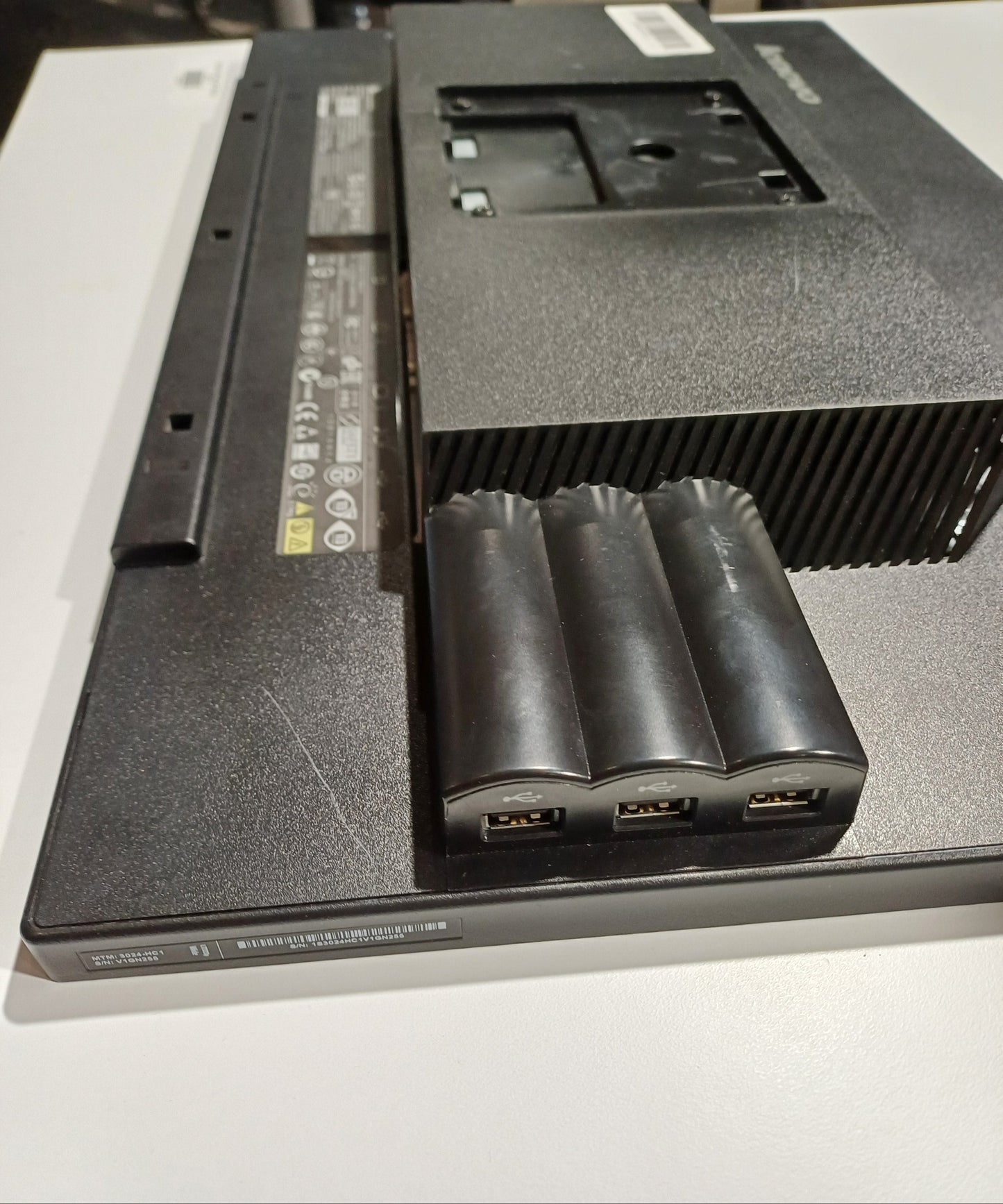 Monitor Screen - Lenovo  (screen only)