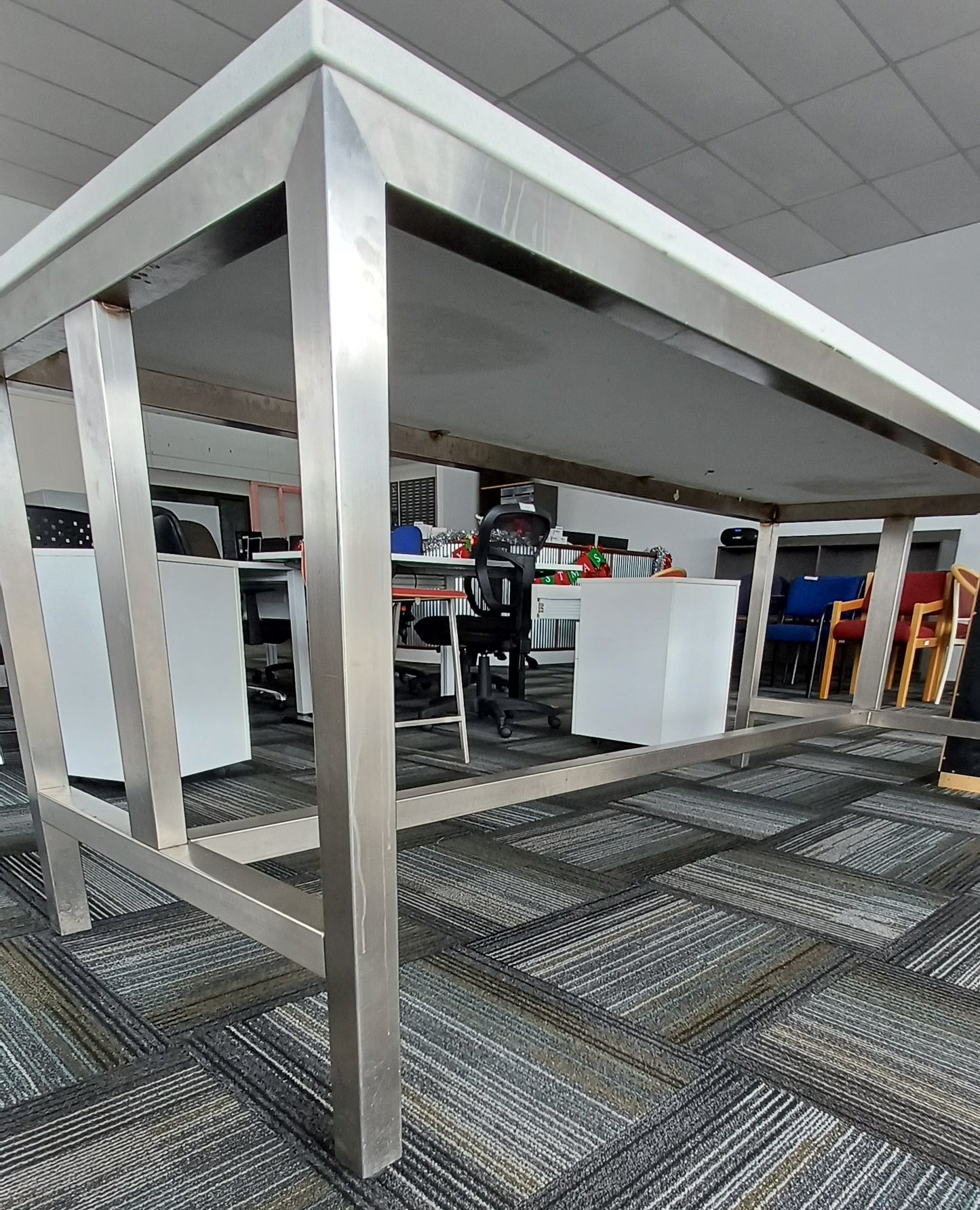 Large Solid Bar leaner (1)