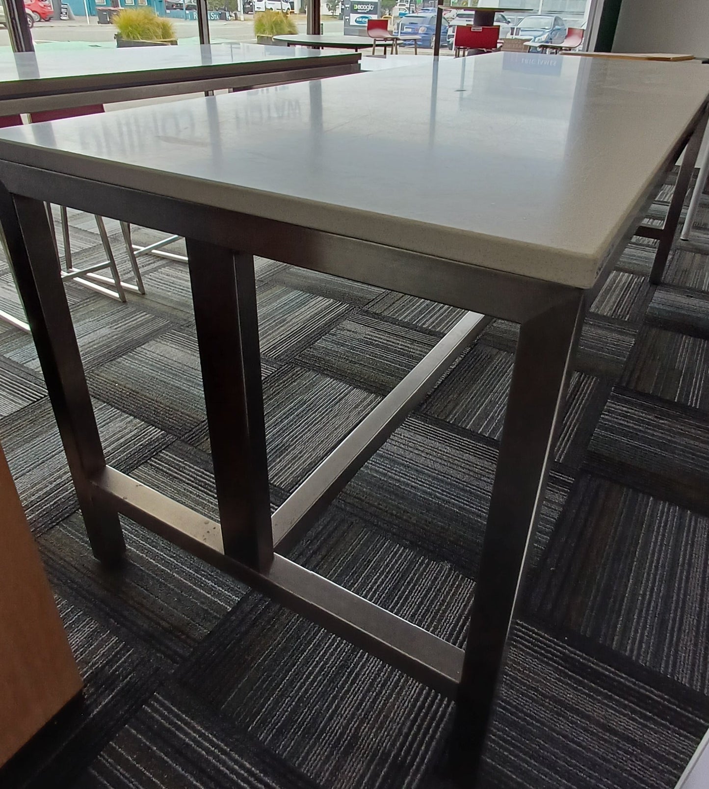 Large Solid Bar leaner (1)