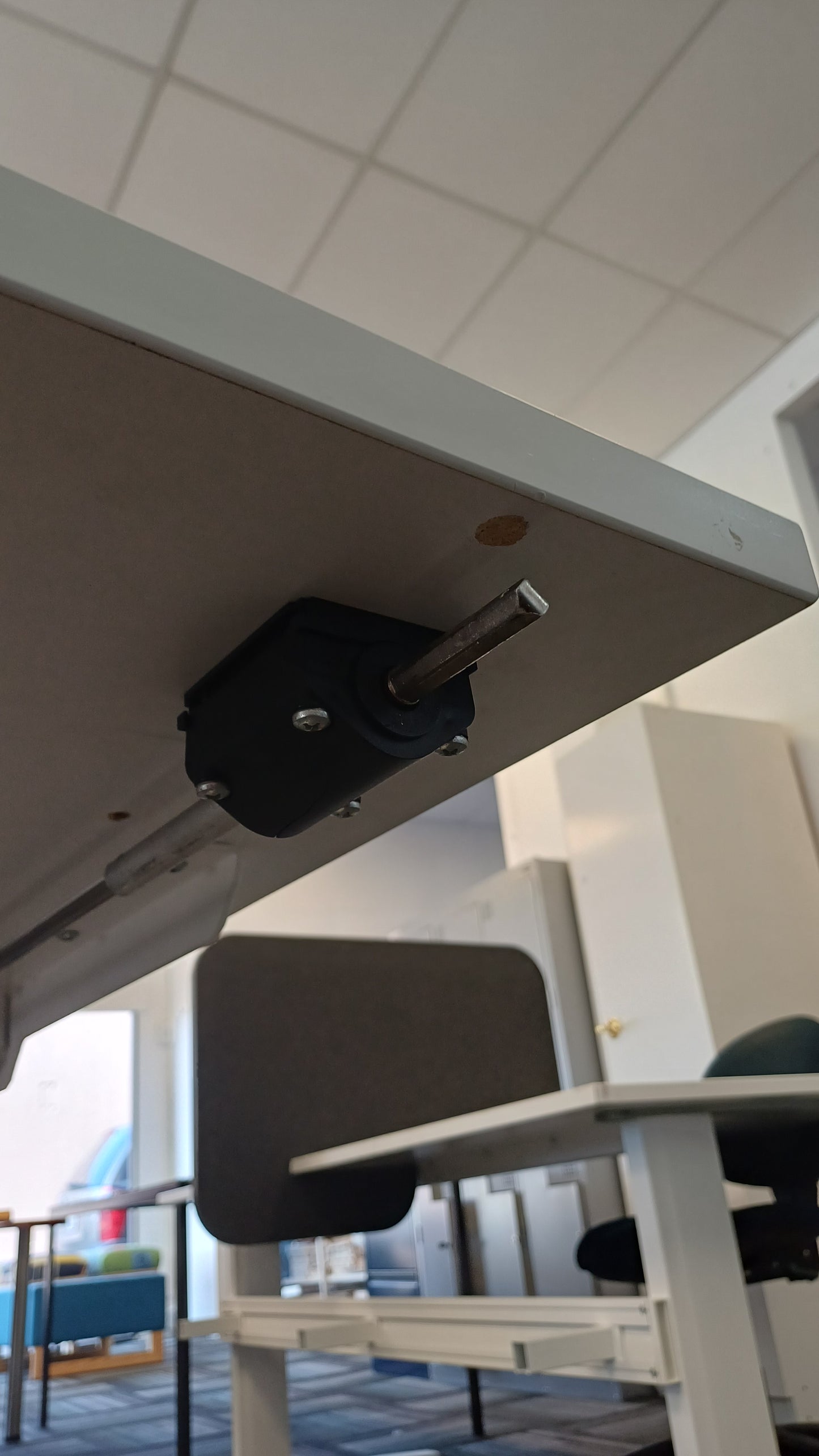 Wind Up Sit/Stand Desk