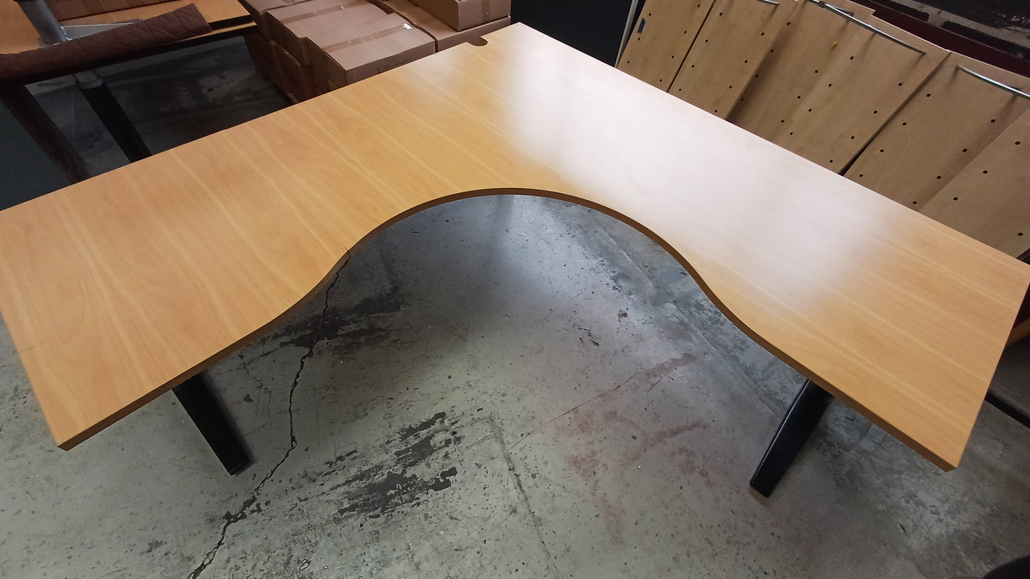 L shaped desk 1800mm