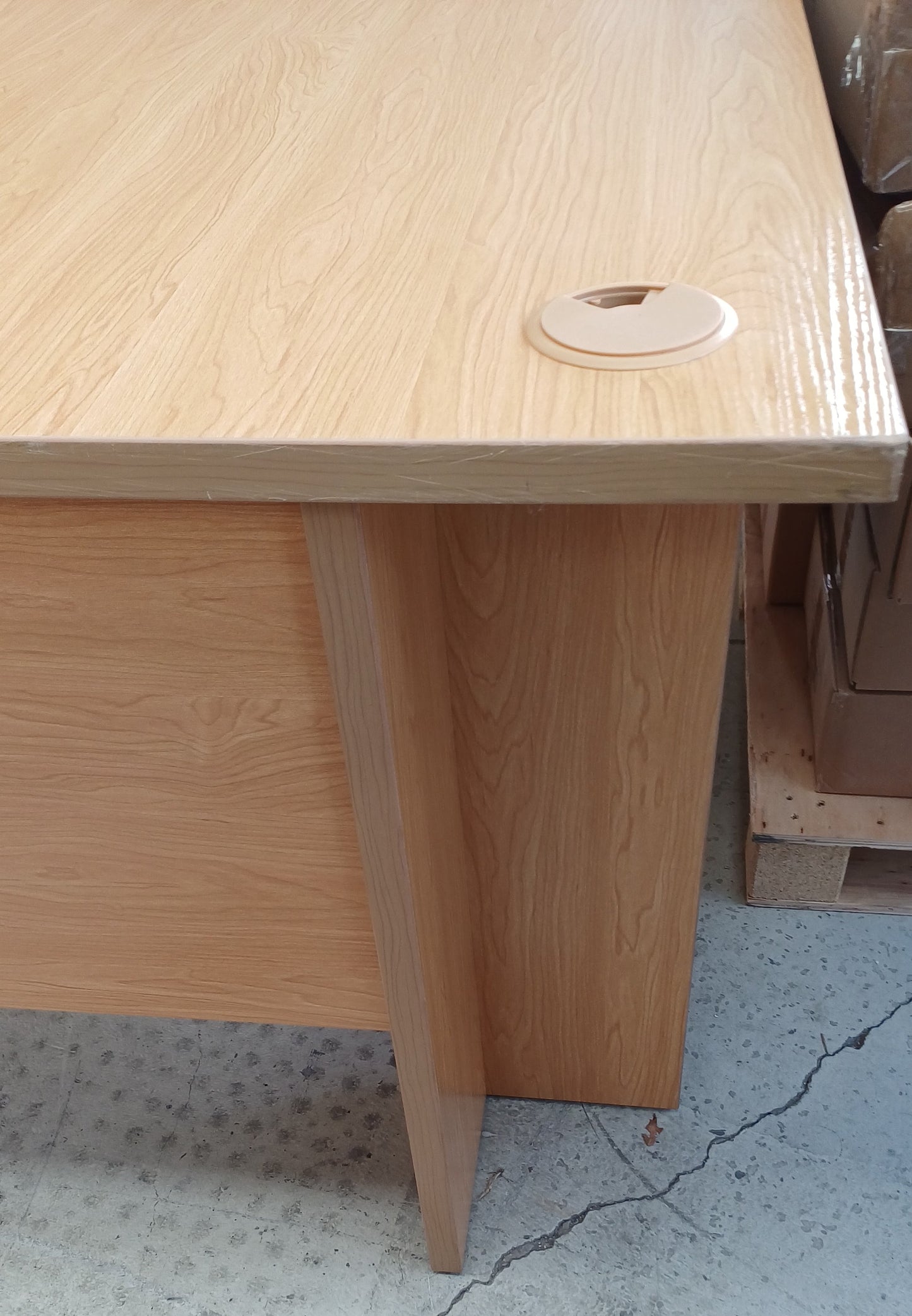 L shaped desk- 1800MM