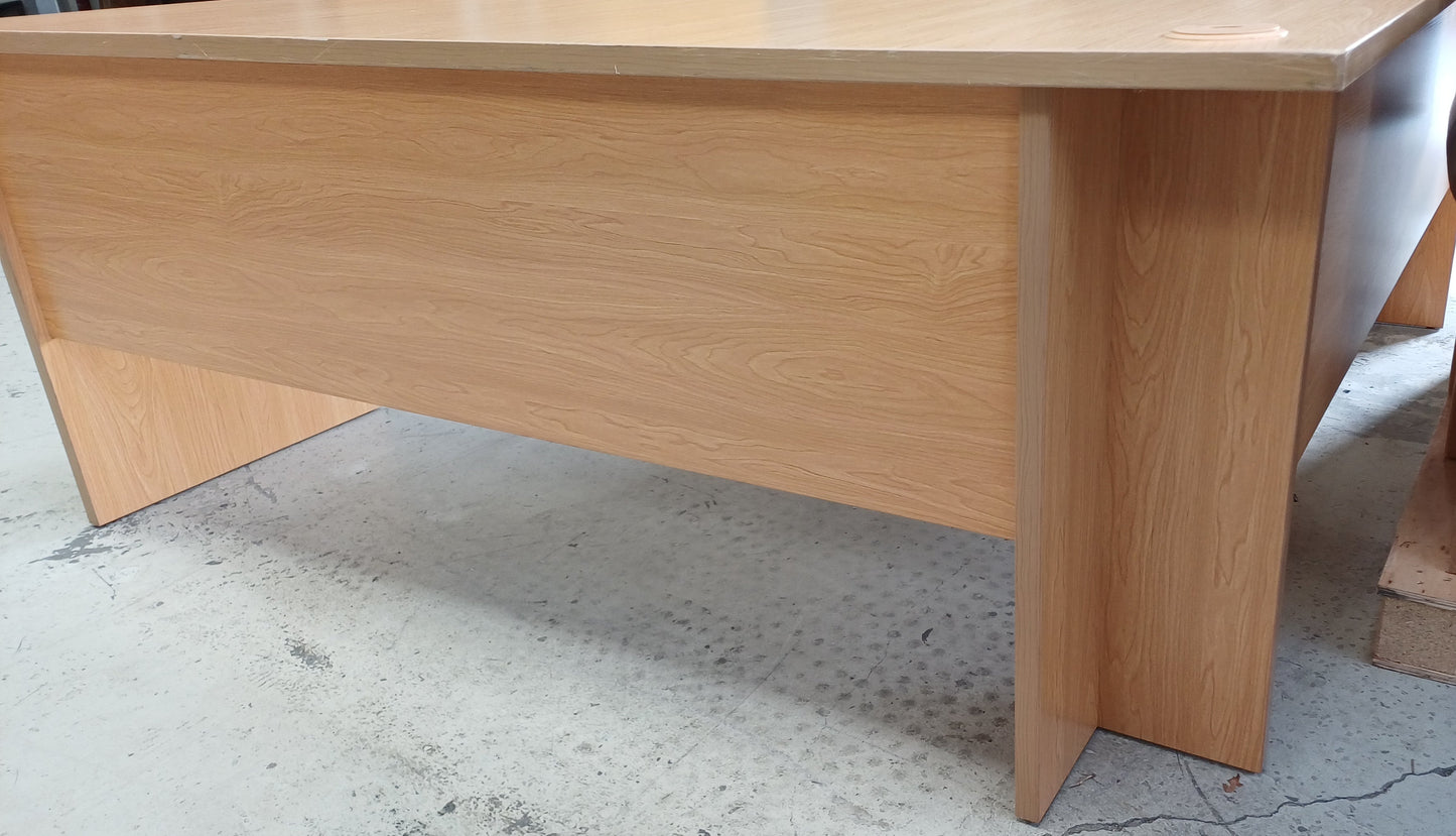 L shaped desk- 1800MM